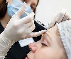 Ботокс, филлеры и гормоны: что нужно знать, отправляясь к косметологу?