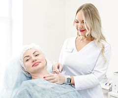 Эстетика шеи и зоны декольте: почему эта зона стареет первой и как ее «спасти»?