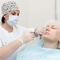 ЖЕНЩИНЫ В РОССИИ НАЧАЛИ ВЫБИРАТЬ «ЕСТЕСТВЕННОЕ СТАРЕНИЕ»